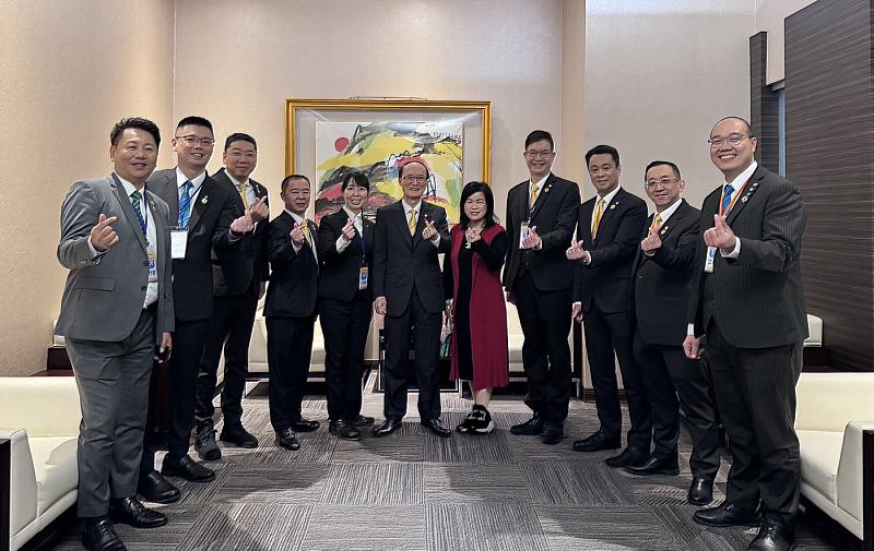 孫慶餘董事長二十多年前的遠見布局，陸續成立永慶不動產、永義房屋、有巢氏房屋、台慶不動產，在眾多店東長和人員的努力下，持續推升加盟四品牌的身價。永慶房產集團提供