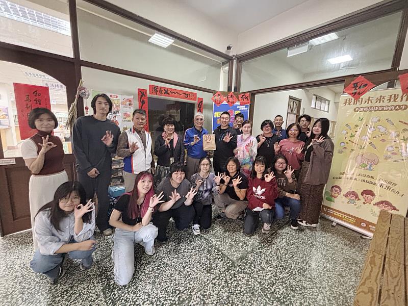 南華大學師生捐血行三好，反毒宣導守護健康。