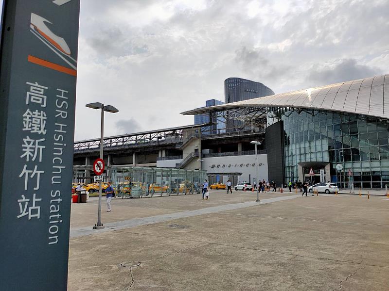 信義房屋協理陳世光表示，竹北高鐵站周邊因有兩大建設，發展潛力備受市場關注。