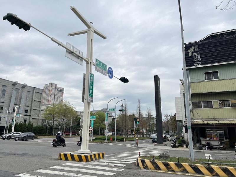 新設庇護島、行穿線退縮。