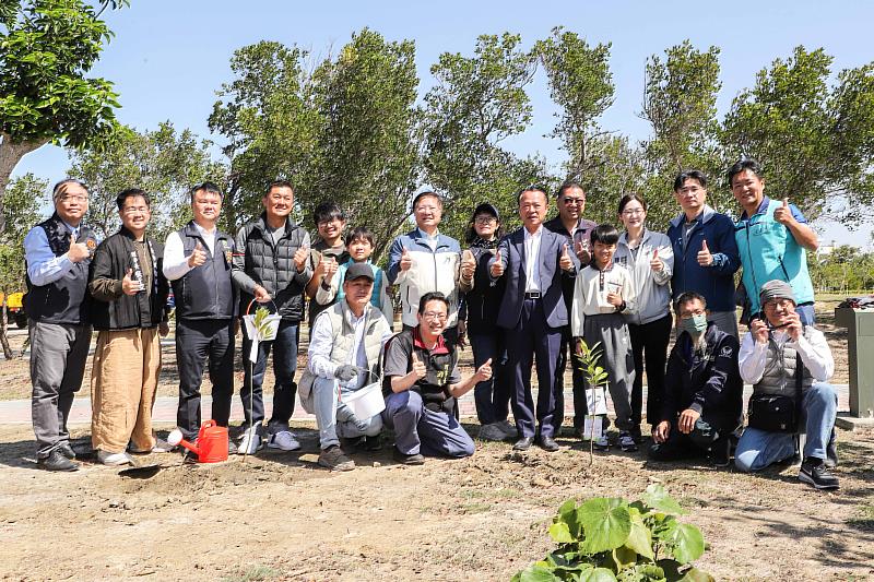 布袋高跟鞋教堂添綠意 植樹節種下500株喬灌木