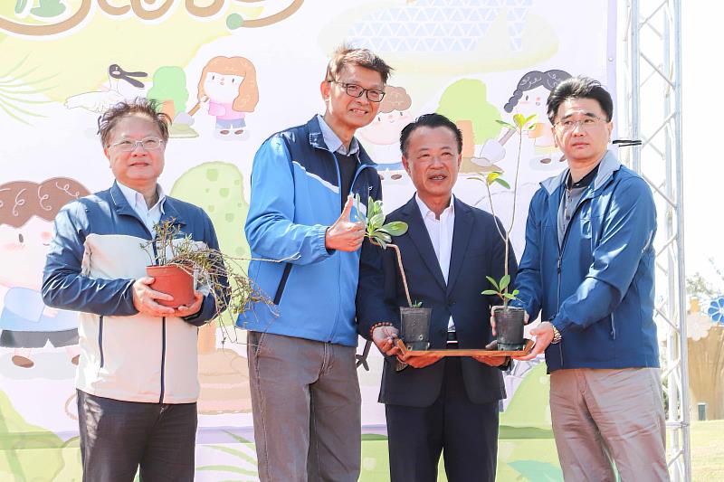 布袋高跟鞋教堂添綠意 植樹節種下500株喬灌木