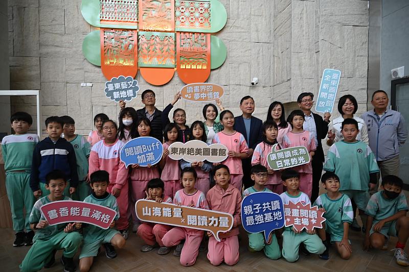 東岸絕美 閱讀新地標 公共藝術《織知》亮相 臺東圖書館即日起全館試營運