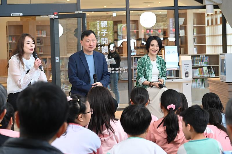 東岸絕美 閱讀新地標 公共藝術《織知》亮相 臺東圖書館即日起全館試營運