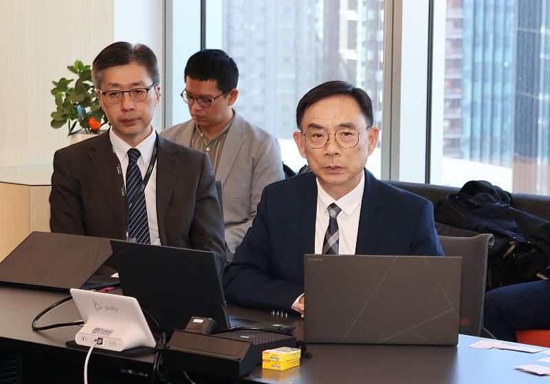 AMD資深副總裁王啟尚（右1）分享企業發展方向。（圖／淡江大學提供）