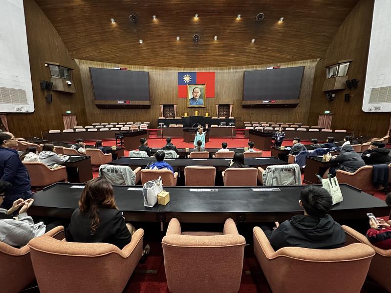 救國團帶隊新北市及基隆優秀青年 立院致敬拜會展現青春力量