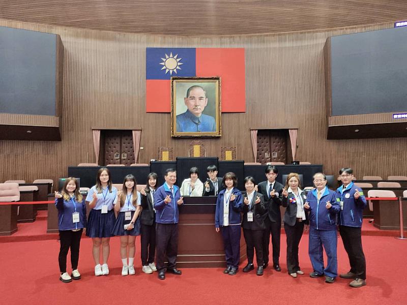 救國團帶隊新北市及基隆優秀青年 立院致敬拜會展現青春力量
