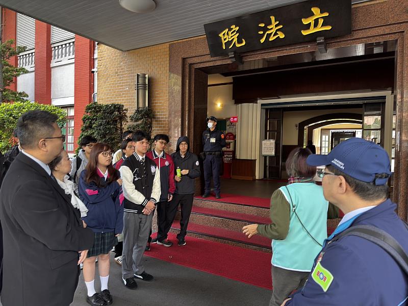 救國團帶隊新北市及基隆優秀青年 立院致敬拜會展現青春力量