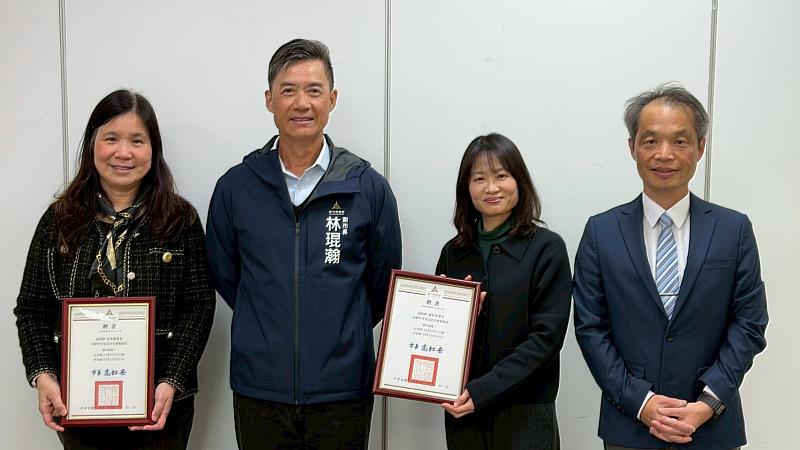 委員與林琨瀚副市長及陳厚全局長合影。