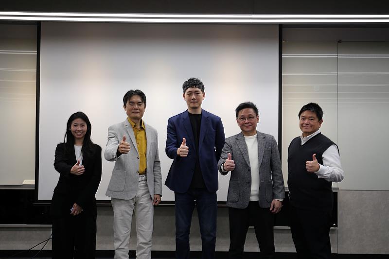 勤業眾信昨(12)舉辦「後量子攻防戰:從威脅解析到企業防禦策略」研討會。(左起)勤業眾信科技與轉型服務部協理艾怡君、高雄市政府資訊處處長劉俊傑、勤業眾信科技與轉型服務部協理白哲豪、勤晁科技股份有限公司副總經理薄榮鋼、勤晁科技股份有限公司協理丁弘培。