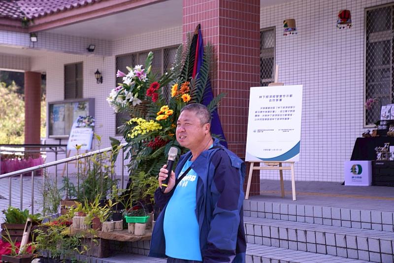 林農翁榮顯將持續與嘉義分署一同努力提升台灣金線連種植技術及多元產品，讓社區林下經濟更多彩。