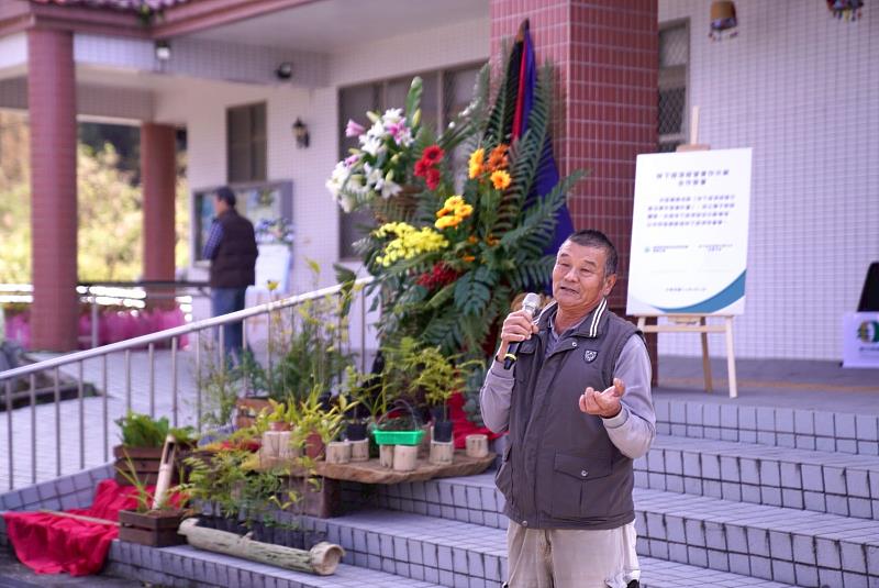 林農黃金庫期待將原生的諸羅山茶種回家鄉，讓山茶知識與產業持續推廣傳承。