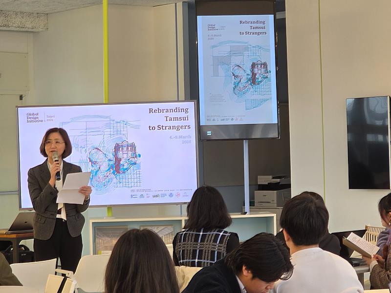 新北市文化局張䕒育局長親自檢視工作營成果並致詞。