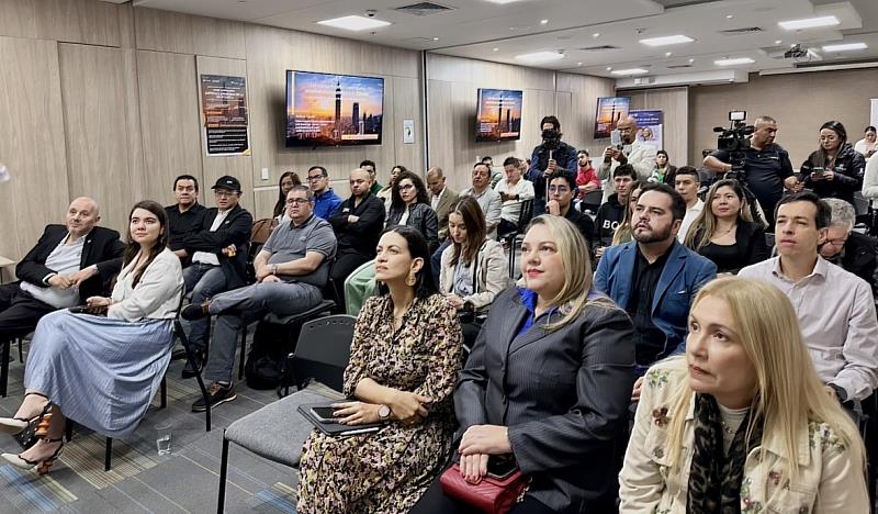 駐哥倫比亞代表處宣傳「墨西哥暨中南美洲深度開發團」哥倫比亞站商洽會。