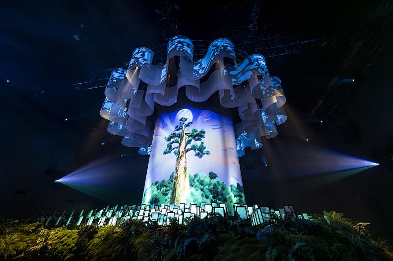 《A Tree Meets the Moon》為劉耕名教授親自參與打造的重要作品，曾於日本大阪世界博覽會TECH WORLD館展出。（劉耕名提供）