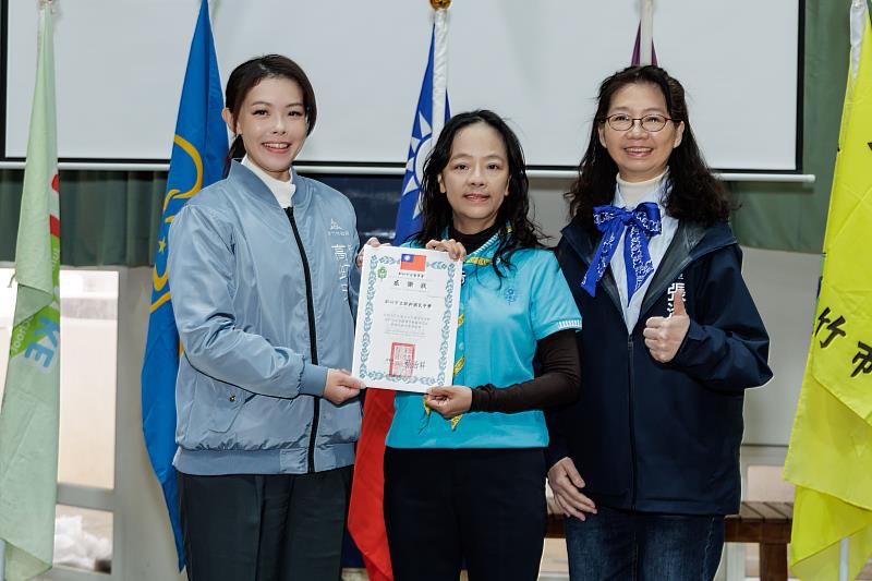 市長高虹安頒發感謝狀。