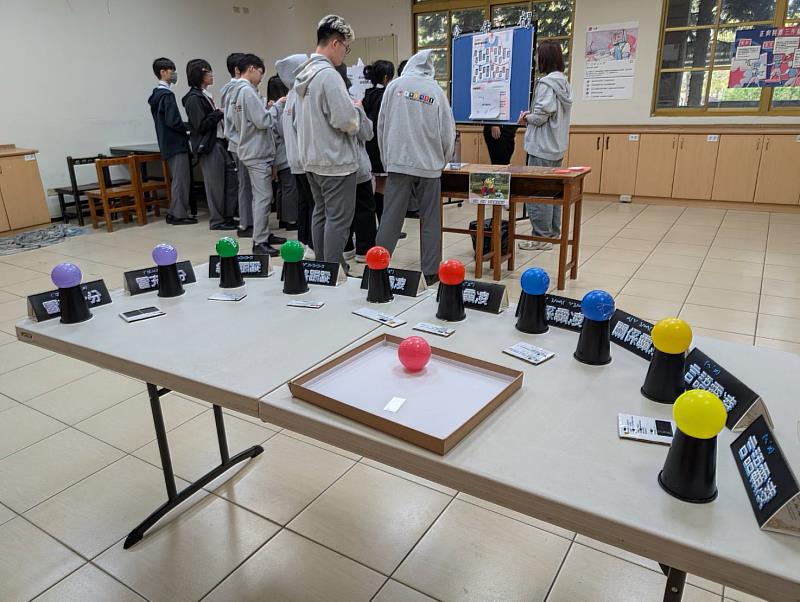 東海社工攜手台中「張老師」 走入慈明高中推動青少年友善網路教育