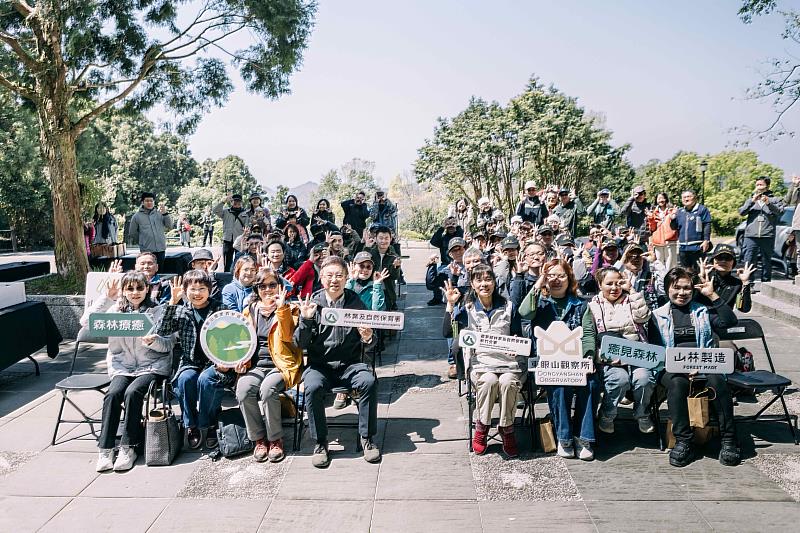 「東眼山遊客中心x山林製造開幕活動」與會貴賓大合照。