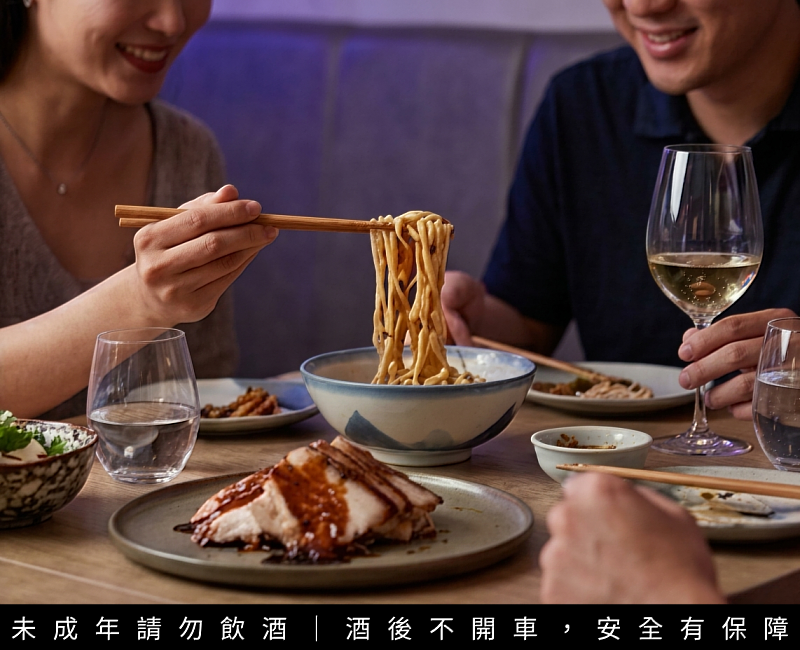 生活就是該這麼享受！點一份招牌乾拌麵與地酒配菜，和好友一起自在地聊聊天，TOT就是您在C-LAB的溫馨小基地。