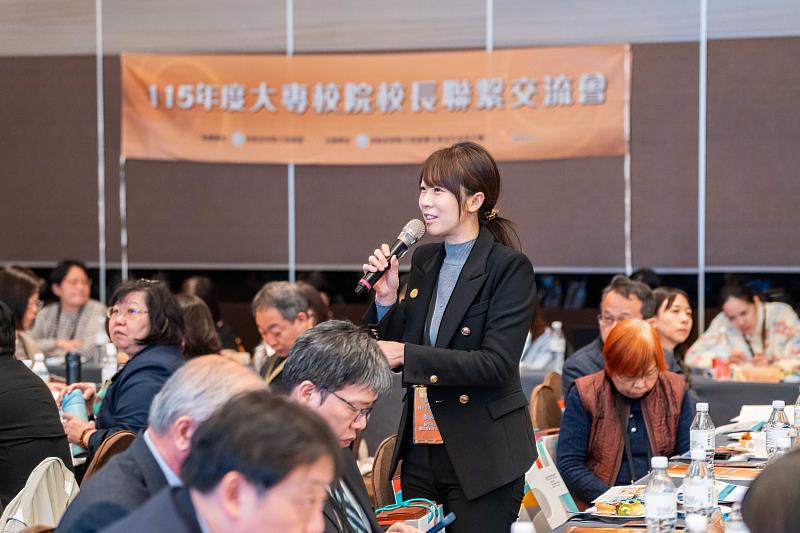 國立臺北大學顏汝芳副學務長在會中提出輔導學生就業的經驗分享。