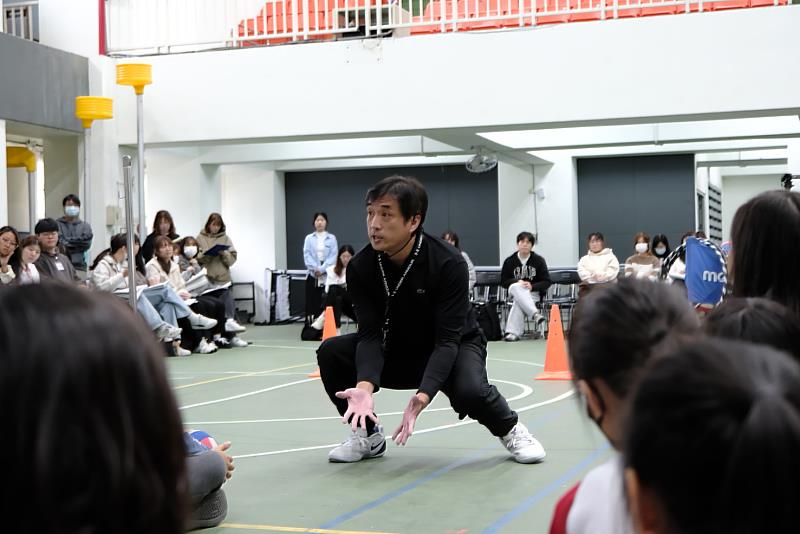 朱柏豪老師示範Eyes On Ball, Stay Low, Bend My Knee, Catch The Ball。