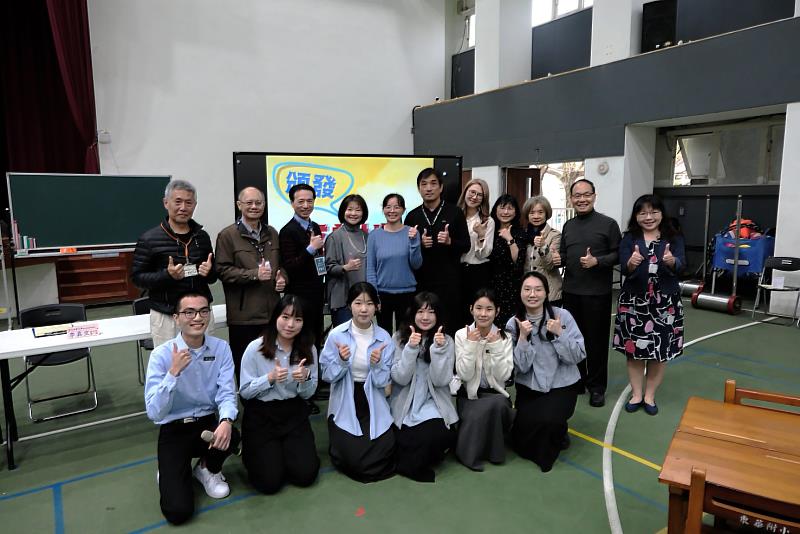 東華大學國民小學教學實習教授、東華附小師長及東華大學114-1實習學生大合照。