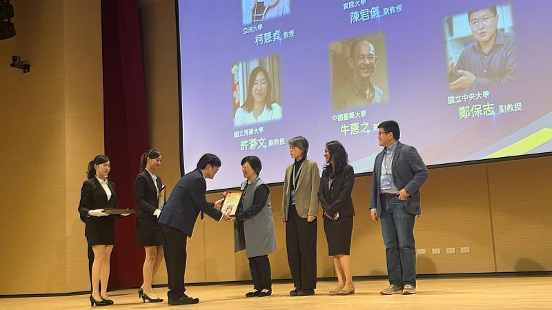 柯慧貞講座教授出席3月6日「教育部113年度教學實踐研究計畫績優計畫」頒獎典禮。