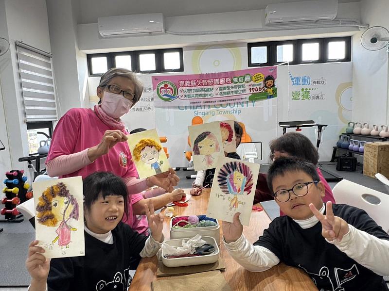 嘉義縣新港醫事C攜手幼童共同闖關樂開懷