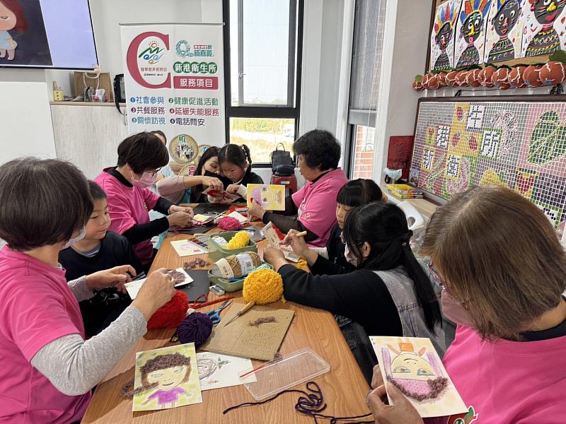 嘉義縣新港醫事C攜手幼童共同闖關樂開懷