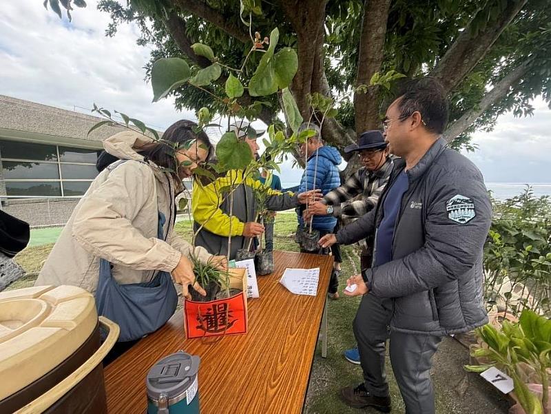 響應環保，民眾自備容器