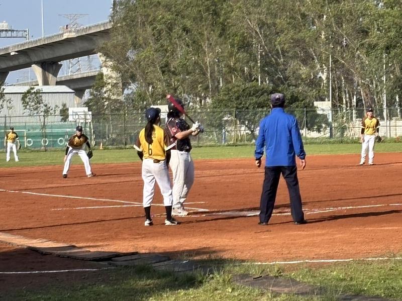 大航盃壘球賽開打，各校共同競技