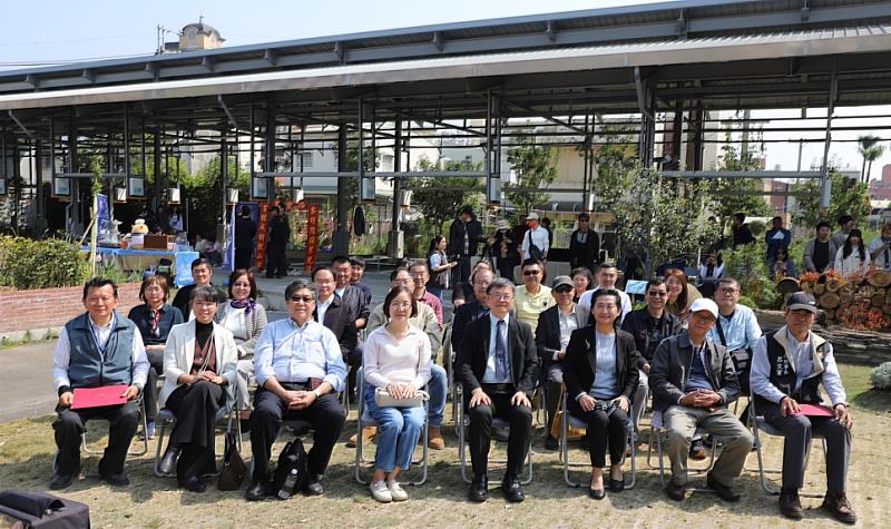 勤益景觀系成果展與會貴賓合影