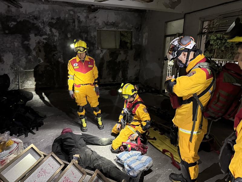 模擬演練無法脫困的患者，截肢前評估。