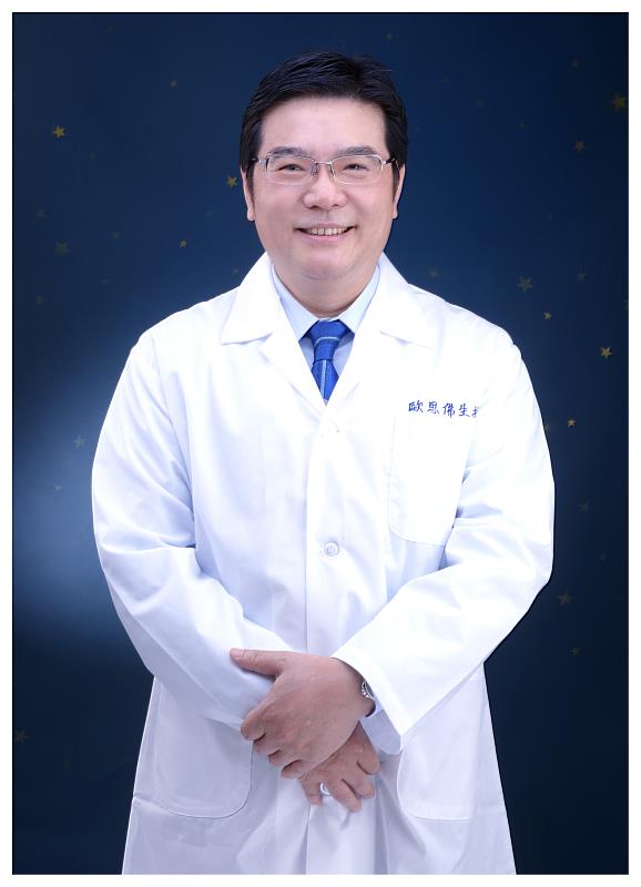 英國牛津大學博士陳耀寬教授。
