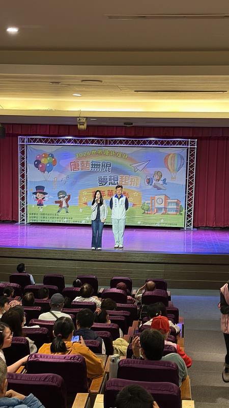 立法委員萬美玲與桃園議員參選人佀廣洋到場致詞。