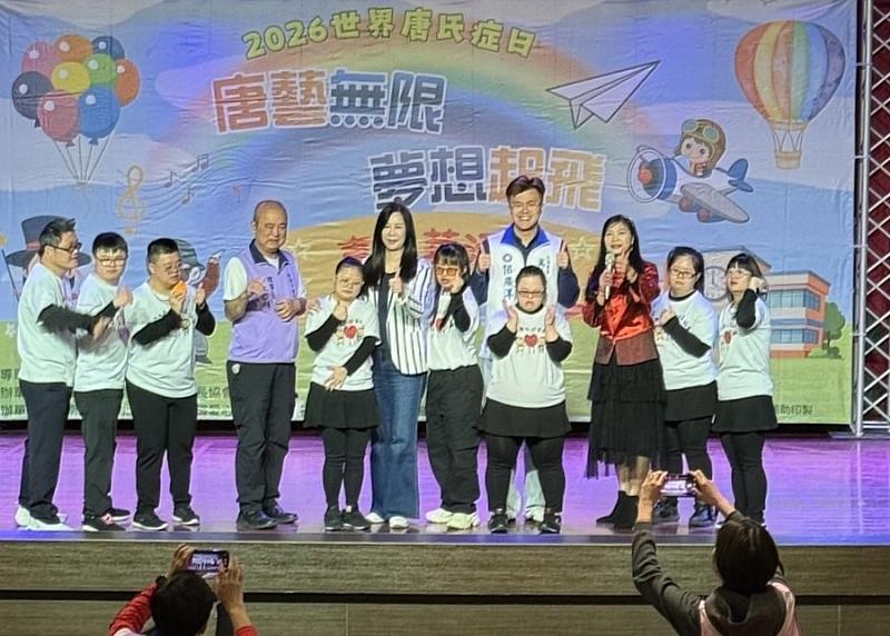 唐氏症朋友舞台展現自信。