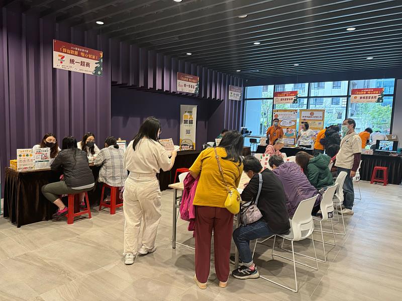 銀髮據點辦理小型聯合徵才現場照。