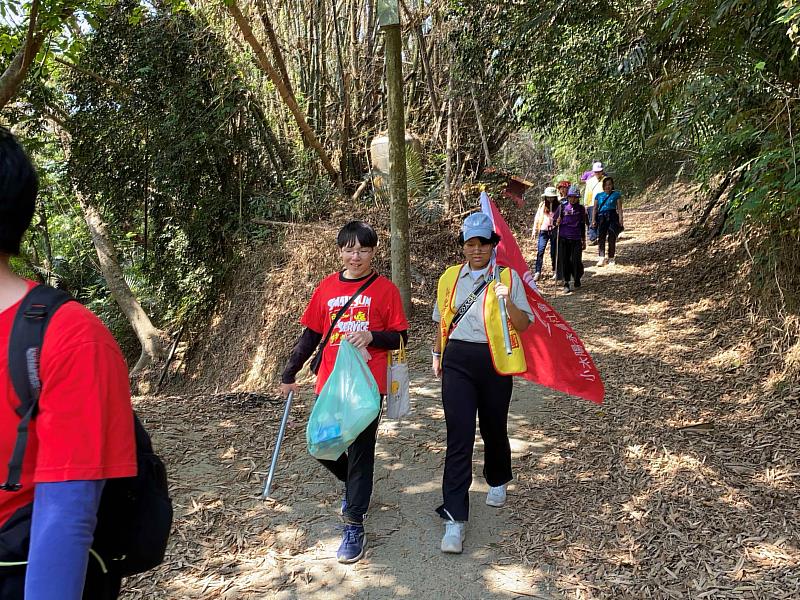 臺南市救國團新化區團委會響應青年節全國公益連線活動 號召青年淨山健行為永續發聲