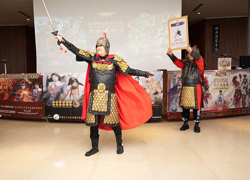 方元沂院長更以Cosplay方式扮演「鄭成功」，與學生互動交流，增添歷史情境的趣味體驗，深受學生好評。