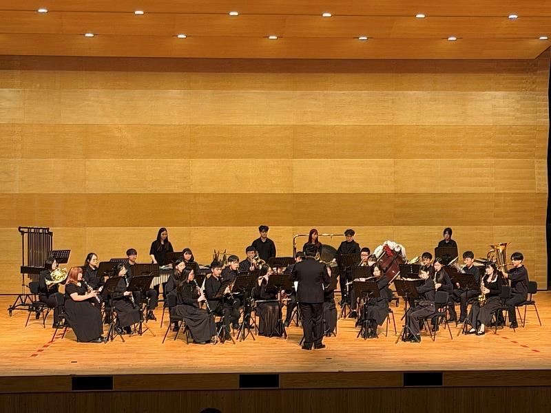 南臺科大管樂社於全國學生音樂比賽南區決賽舞台上，展現極具張力的合奏默契，勇奪「管樂合奏優等」殊榮。