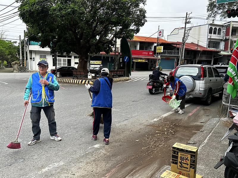 救國團屏東縣團委會發起「青年環保-關懷環境」淨山行動 齊聚尾寮山 實踐無痕山林新生活