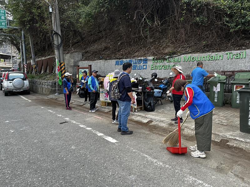 救國團屏東縣團委會發起「青年環保-關懷環境」淨山行動齊聚尾寮山 實踐無痕山林新生活