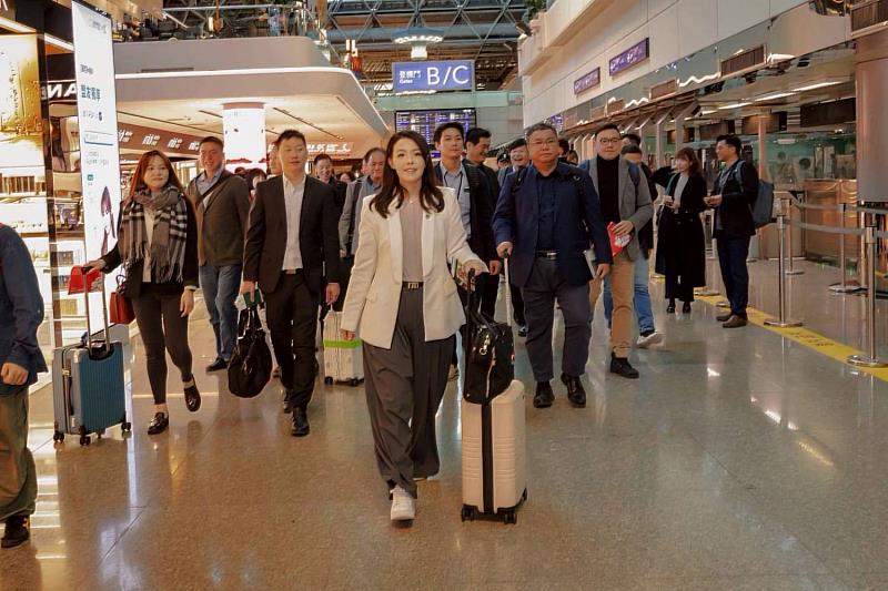 高虹安市長率團偕新竹市議會啟程赴日市政考察。