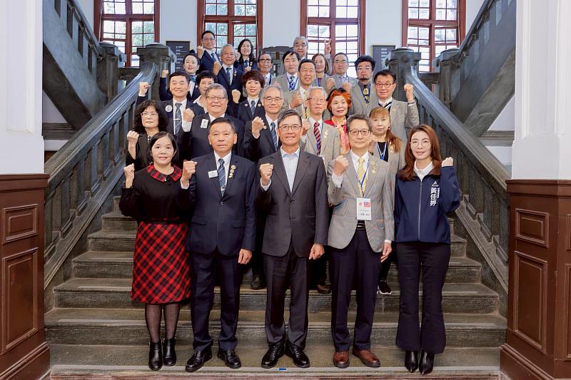 新竹市第一獅子會與日本大牟田市中央獅子會拜會竹市府合影。
