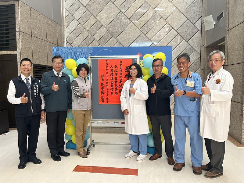 從偏鄉急診到烏克蘭戰區 縣長饒慶鈴祝賀吳佩珊醫師獲十大傑出女青年