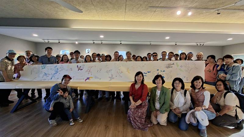 校友體驗雕塑藝術工藝之美。