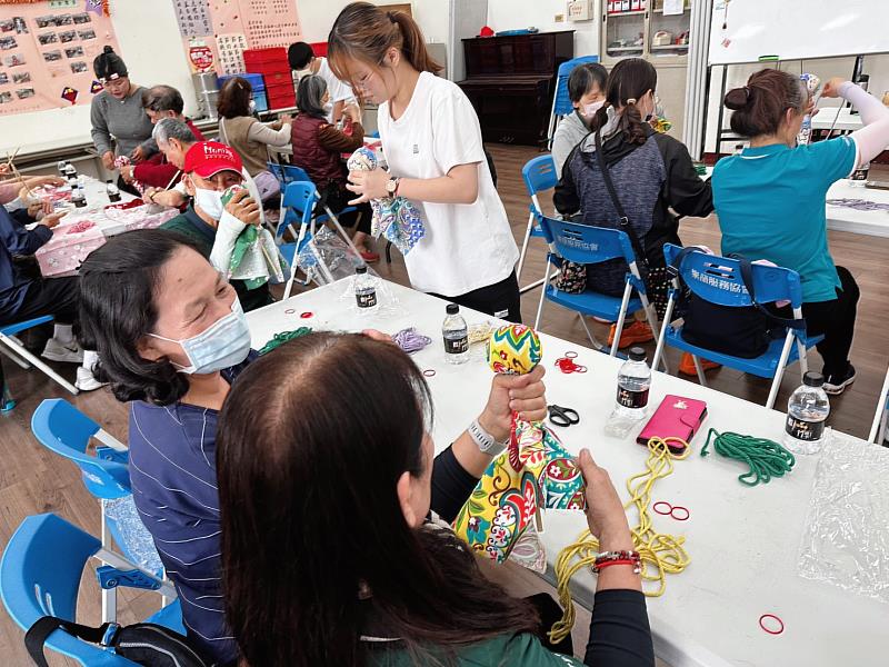 夢想成形、青春前行！ 屏東青年學子走入社區 暖心陪伴銀髮長者