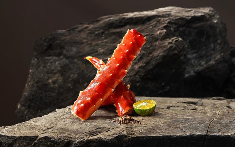 3月19日至5月31日內用消費套餐，即可以499元加購原價980元的「極上帝王蟹腳」。