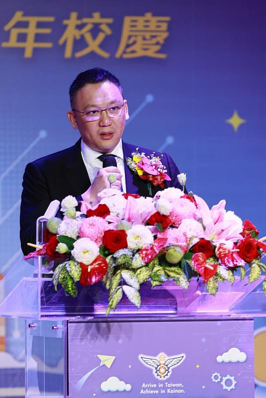董事長顏志光校慶致詞。