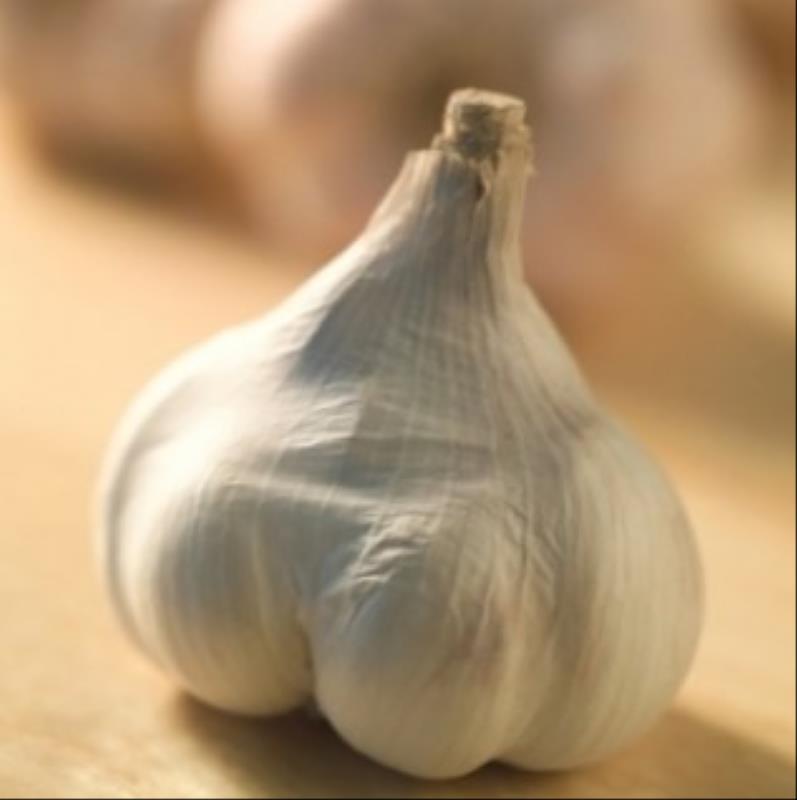 新鮮大蒜：最原始且層次豐富的蒜香來源。